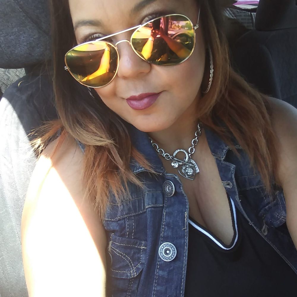 Meet your Posher, Delina